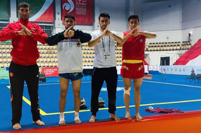 Hotak M Khalid bersama sesama rekan atlet wushu Afghanistan 