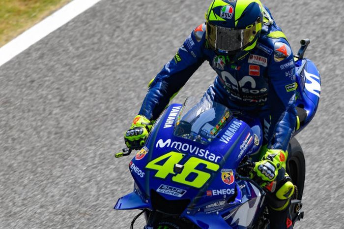 Valentino Rossi harus menghemat ban di MotoGP Thailand 2018 dan melabeli balapan itu sebagai balapan sepeda.