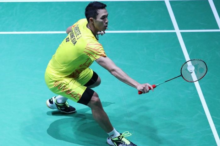 Aksi Jonatan Christie pada babak pertama French Open 2018 saat menghadapi wakil India, Sameer Verma, pada Rabu (24/10/2018).