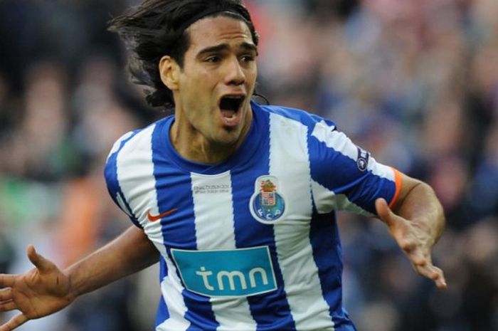 Aksi selebrasi Radamel Falcao setelah mencetak gol FC Porto ke gawang SC Braga dalam partai final Li