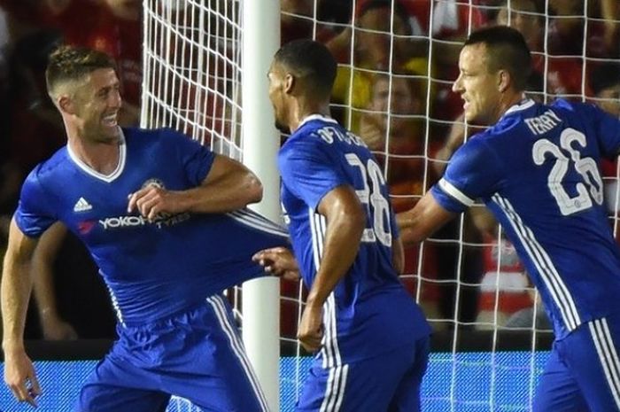 Para pemain Chelsea merayakan gol Gary Cahill ke gawang Liverpool pada partai International Champions Cup (ICC) di Stadion Rose Bowl, Kamis (28/7/2016) pagi WIB.