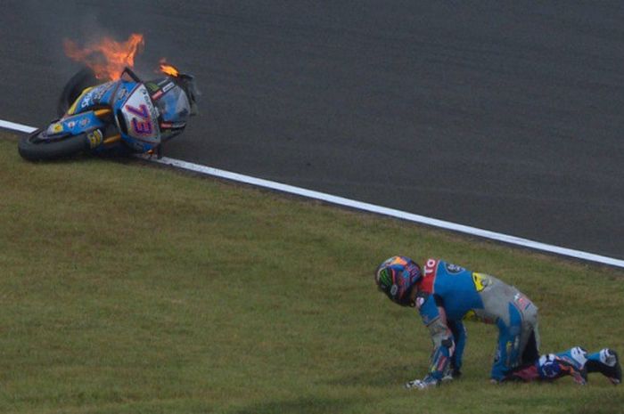 Motor pebalap Marc VDS, Alex Marquez, terbakar saat sesi latihan bebas pertama (FP1) Moto2 di MotoGP Jepang 2018 pada Jumat (19/10/2018) di Twin Ring Motegi, Jepang.