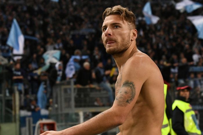 Reaksi striker Lazio, Ciro Immobile, seusai laga Liga Italia kontra AS Roma di Stadion Olimpico, Roma, pada 18 November 2017.