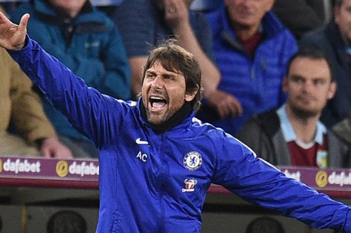 Ekspresi pelatih Chelsea, Antonio Conte, dalam laga Liga Inggris kontra Burnley di Stadion Turf Moor, Burnley pada 19 April 2018.