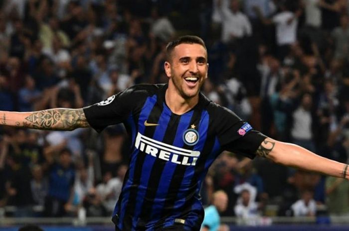 Matias Vecino merayakan golnya untuk Inter Milan ke gawang Tottenham Hotspur dalam partai Liga Champions  di Stadion Giuseppe Meazza, Milan, 18 September 2018.