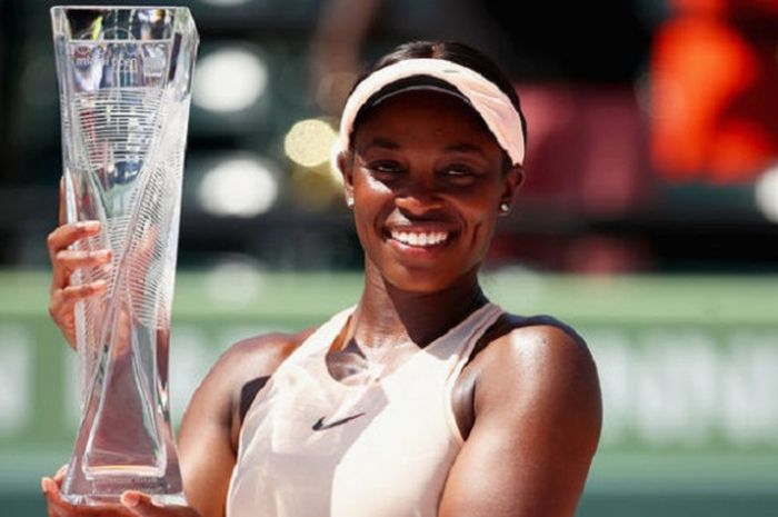 Petenis tunggal putri Amerika Serikat, Sloane Stephens, menjuarai Miami Open 2018 setelah mengalahkan Jelena Ostapenko (Latvia) pada Sabtu (31/3/2018) waktu setempat.