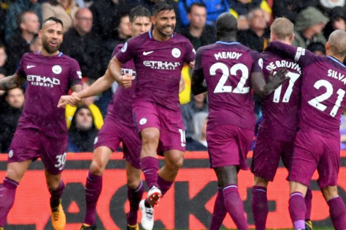 Para pemain Manchester City merayakan gol Sergio Aguero ke gawang Watford pada partai Liga Inggris di Stadion Vicarage Road, 16 September 2017.