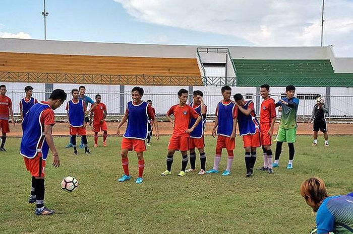 Pemain Martapura FC berlatih di Stadion Demang lehman, Martapura, Kab. Banjar, Kalsel, pada Jumat (21/7), menjelang laga lanjutan Liga 2 menghadapi PSIM.