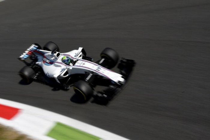 Pebalap Williams asal Brasil, Felipe Massa, memacu mobil pada sesi latihan hari pertama GP Italia yang berlangsung di Sirkuit Monza, Jumat (1/9/2017).