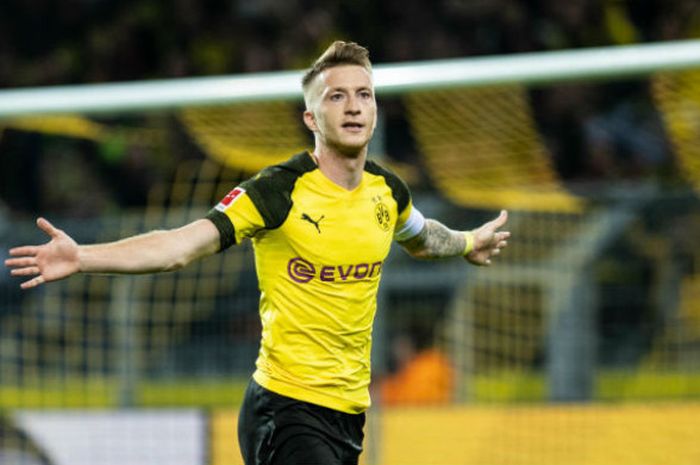 Bintang Borussia Dortmund, Marco Reus, merayakan golnya ke gawang FC Nuernberg pada pertandingan pekan ke-5 Liga Jerman di Stadion Signal Iduna Park, Dortmund, Kamis (27/9/2018).