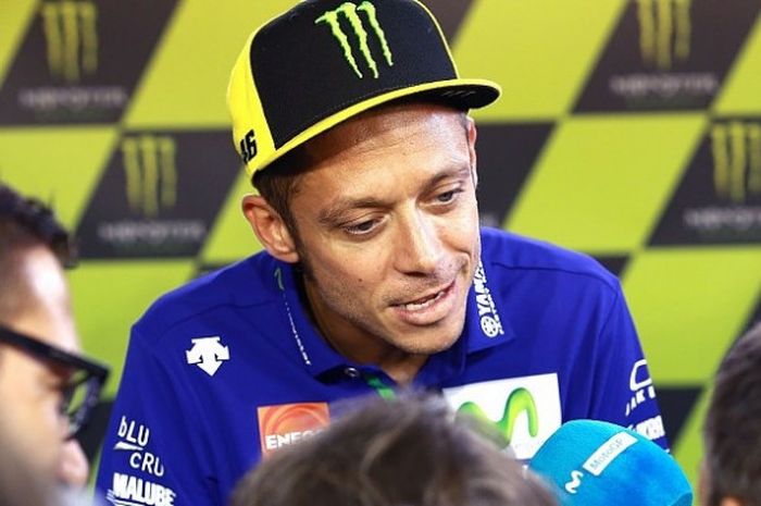 Valentino Rossi melayani pers menjelang lomba MotoGP Ceska 2017 di Brno, Sabtu (5/8/2017).