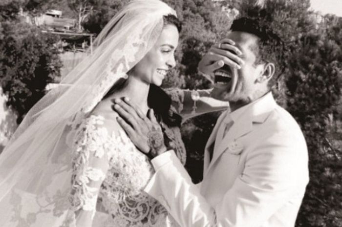 Foto Pernikahan Dani Alves dengan istrinya Joana Sanz