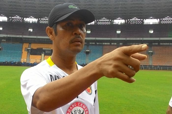 Pelatih Semen Padang, Nilmaizar punya banyak cara untuk mengembangkan dua taktik yang disiapkannya.