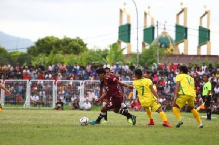 Aksi pemain PSM Makassar saat melawan Persiter Ternate pada babak 64 besar Piala Indonesia 2018 di Stadion Kie Raha, Ternate, Sabtu (22/12/2018).