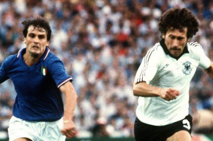 Pemain Italia, Marco Tardelli, berduel dengan bek Jerman Barat, Paul Breitner, di final Piala Dunia 1982, 11 Juli 1982 di Madrid, Spanyol.