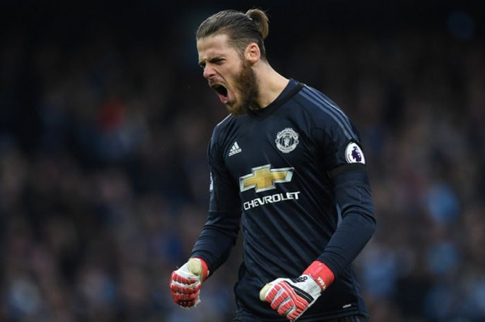       Ekspresi kiper Manchester United, David De Gea, dalam laga Liga Inggris kontra Manchester City di Stadion Etihad, Manchester pada 7 April 2018.      