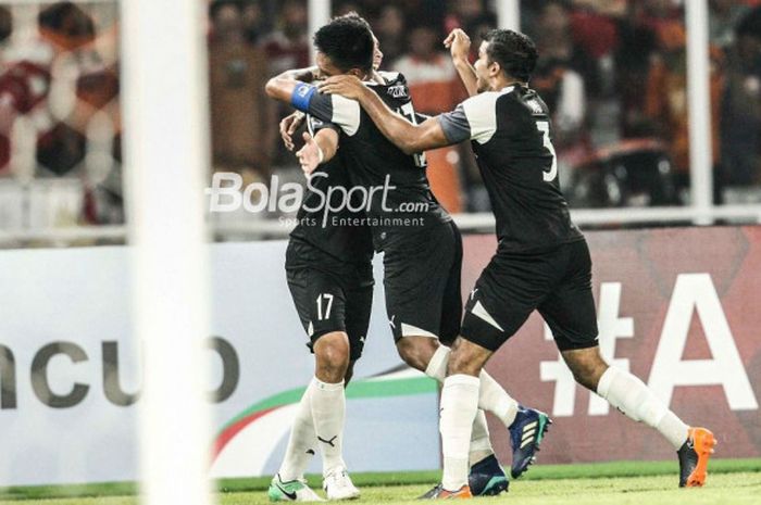  Pemain Home United, Shahril Ishak, merayakan gol yang ia cetak ke gawang Persija Jakarta pada laga 