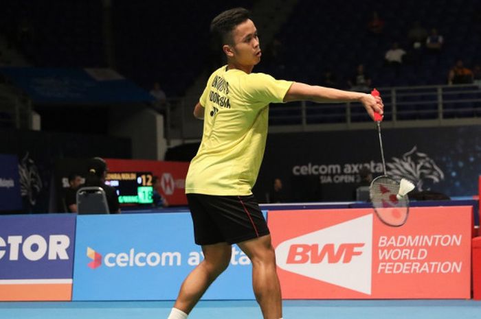 Pemain tunggal putra nasional Indonesia, Anthony Sinisuka Ginting, saat menjalani laga melawan Kento Momota (Jepang) pada babak kesatu turnamen Malaysia Open 2018 yang berlangsung di Axiata Arena, Bukit Jalil, Kuala Lumpur, Rabu (27/6/2018).