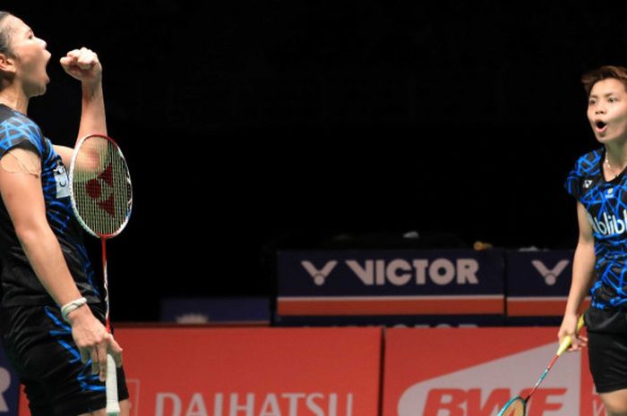 Pasangan ganda putri nasional Indonesia, Greysia Polii/Apriyani Rahayu, melakukan selebrasi seusai memastikan kemenangan atasvMisaki Matsutomo/Ayaka Takahashi (Jepang) pada laga semifinal Malaysia Masters 2019 di Axiata Arena, Bukit Jalil, Kuala Lumpur, Malaysia, Sabtu (19/1/2019).