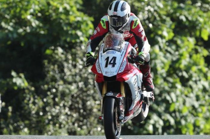 William Dunlop saat tampil di Skerries 100 di Dublin, Irlandia.