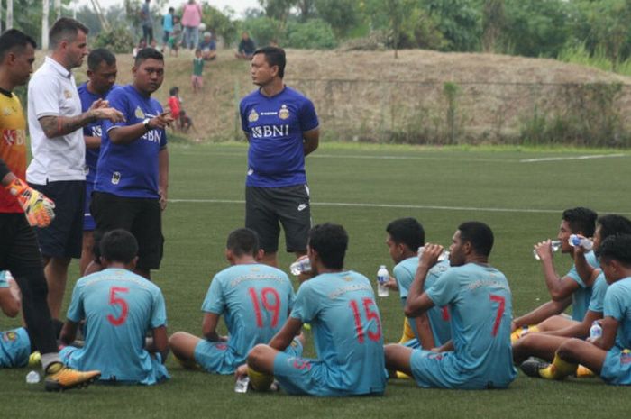 Suasana ujicoba latihan Bhayangkara FC di Lapangan NYTC Sawangan