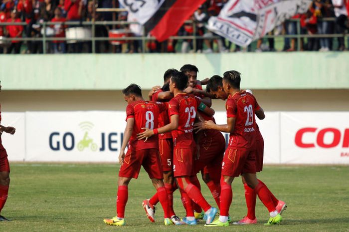 Persis pemain rayakan gol Bayu Nugroho vs Persipur Purwodadi.