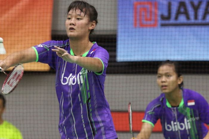 Pasangan ganda putri Indonesia, Agatha Imanuela/Siti Fadia Silva Ramadhanti, tampil pada laga Kejuaraan Asia Junior (AJC) 2017 di Jaya Raya Sports Hall Training Center, Tangerang Selatan, Sabtu (29/7/2017).