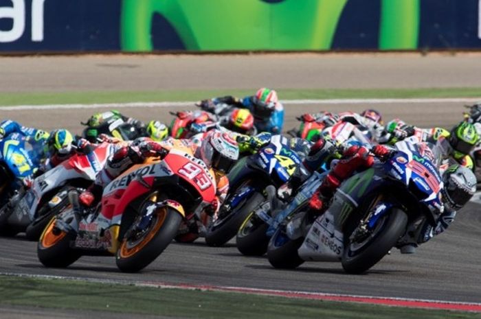 Para pebalap MotoGP bersaing pada balapan GP Aragon yang berlangsung di Sirkuit MotorLand Aragon, Minggu (25/9/2016).