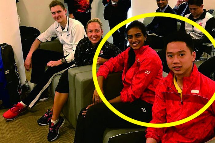 Viktor Axelsen melakukan konferensi pers dengan Gaby Adcok, Pusarla Venkata Sindhu, dan Kevin Sanjaya Sukamuljo