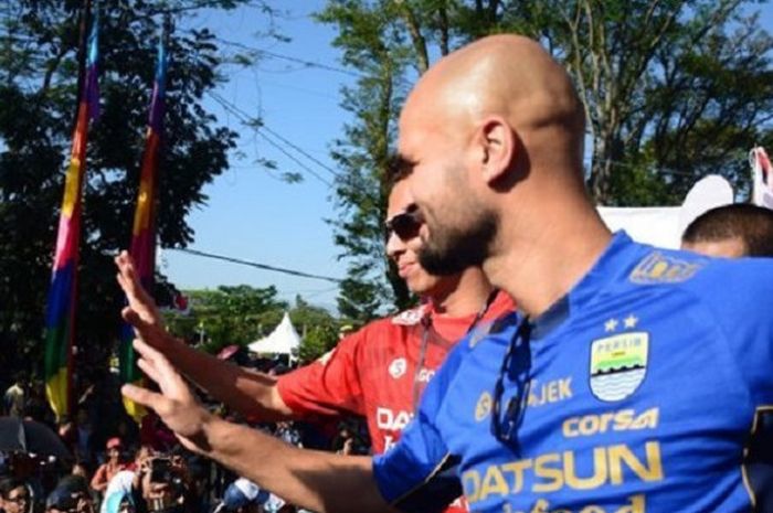 Sergio van Dijk saat mengikuti karnaval di Bandung, Sabtu (27/8/2017).