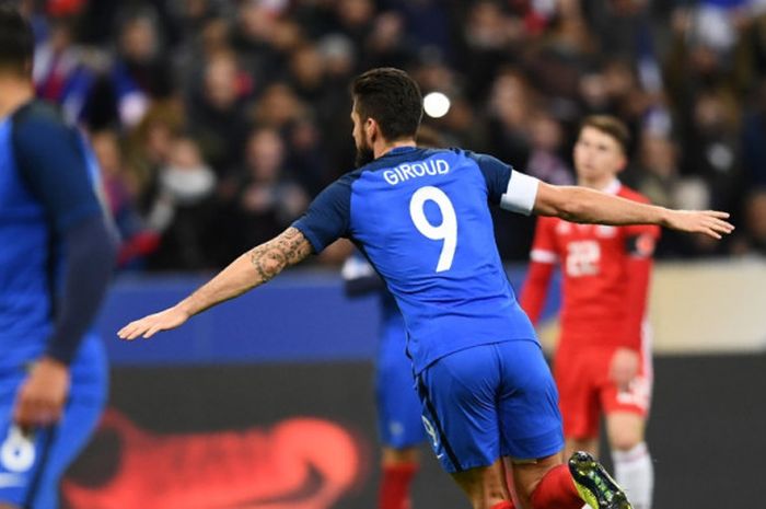 Striker Prancis, Olivier Giroud (tengah), merayakan gol yang dia cetak ke gawang Wales dalam laga persahabatan di Stade de France, Saint-Denis, Prancis, pada 10 November 2017.