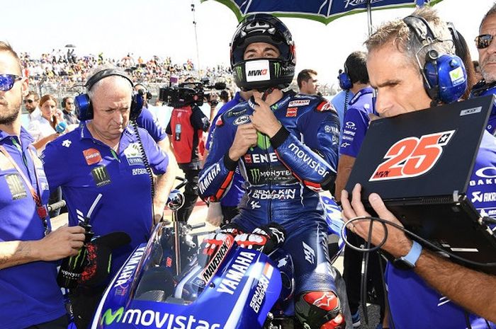 Maverick Vinales saat melakukan persiapan di grid jelang balapan MotoGP Aragon, Minggu (24/9/2017).