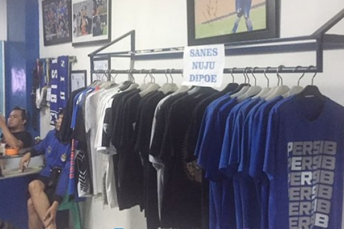 toko merchandise milik Viking di Jl Jend. A. Yani Bandung 