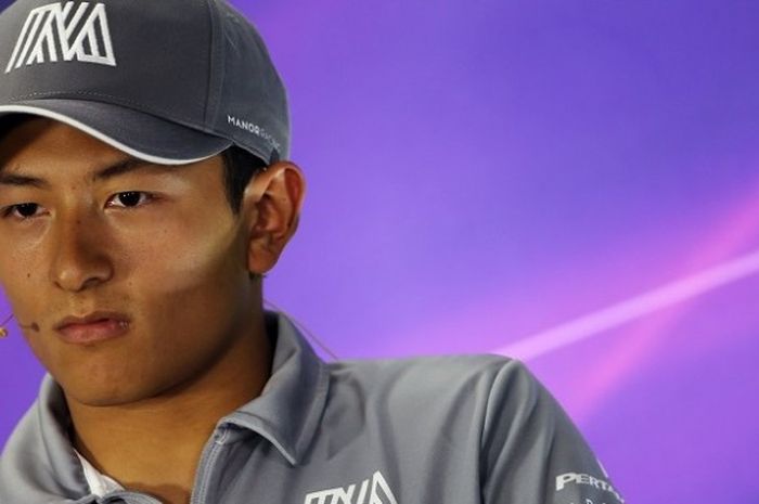 Pebalap Manor Racing asal Indonesia, Rio Haryanto, ketika sedang menjalani sesi konferensi pers jelang GP Eropa di Sirkuit Baku, Azerbaijan, Kamis (16/6/2016).