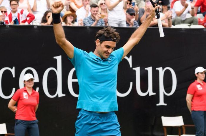 Ekspresi Roger Federer sesaat sesudah berhasil memenangi partai final Stuttgart Open 2018 yang berlangsung Minggu (17/6/2018).