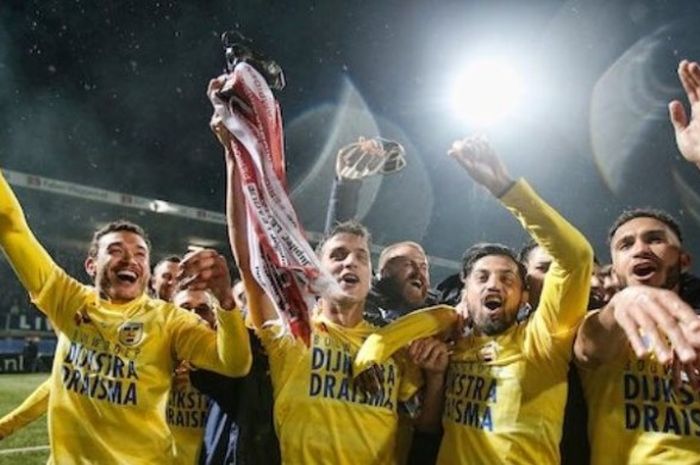 Stefano Lilipaly (kedua dari kanan) merayakan kemenangan SC Cambuur atas RKC Waalwijk pada partai lanjutan Eerste Divisie - kasta kedua Liga Belanda, 21 April 2017.