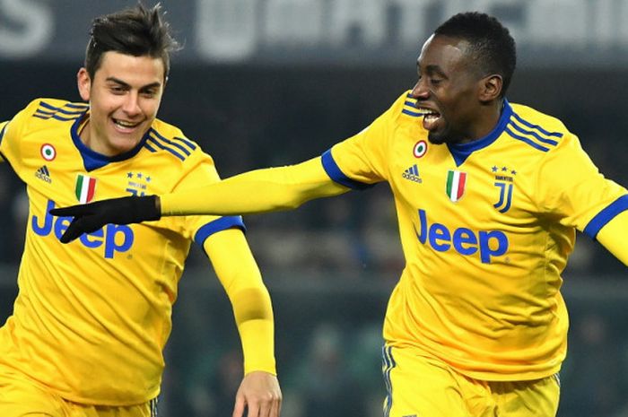 Selebrasi gelandang Juventus, Blaise Matuidi (kanan), bersama Paulo Dybala seusai mencetak gol ke gawang Hellas Verona dalam pertandingan Liga Italia 2017-2018 di Stadion Marc'Antonio Bentegodi, Verona, Italia, pada Sabtu (30/12/2017).