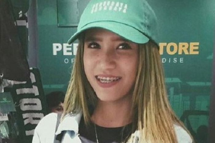 Egy Wahyuni Bonita, pendukung wanita  Persebaya 