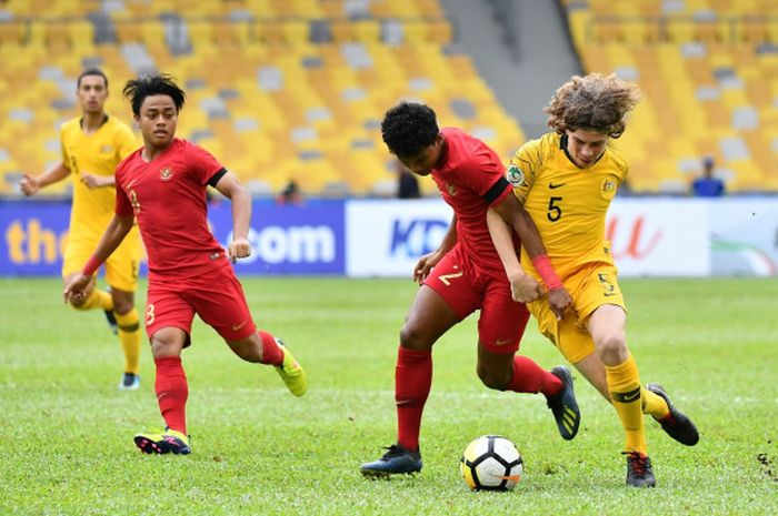 Timnas U-16 Indonesia berhadapan dengan Australia pada perempat final Piala Asia U-16 2018 di Stadion Bukit Jalil, 1 Oktober 2018. 