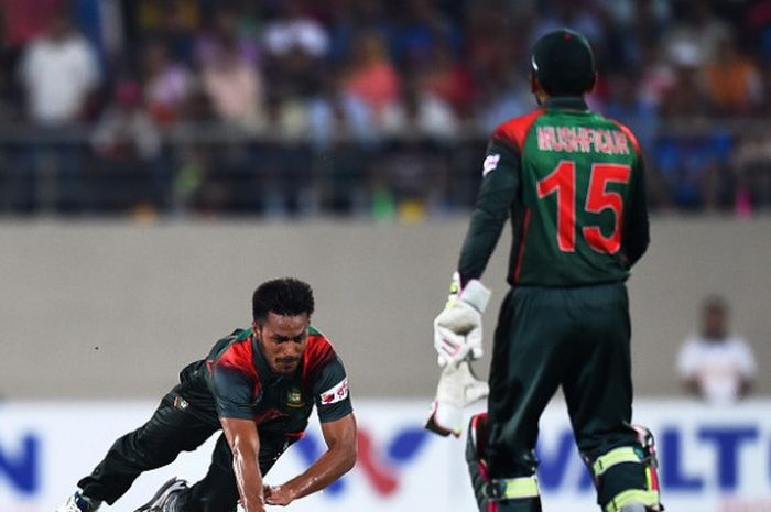 Atlet kriket Bangladesh, Abu Heider (kiri) dalam final Twenty20 International cricket melawan Afganistan di Stadion kriket Rajiv Ghandi International, Dehradun, Kamis (7/6/2018).