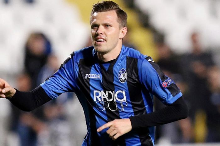 Josip Ilicic merayakan golnya untuk Atalanta ke gawang Apollon Limassol dalam partai Liga Europa di GSP Stadium, Nikosia, 2 November 2017.