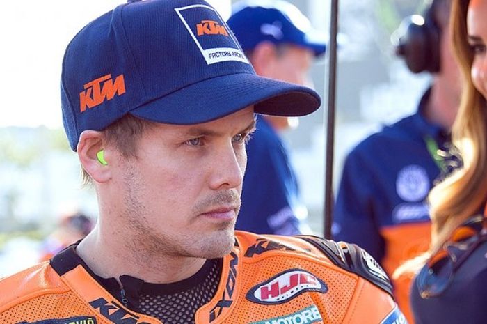 Pebalap penguji tim KTM Factory Racing, Mika Kallio, bersiap melakukan start lomba MotoGP seri Valencia di Sirkuit Ricardo Tormo,Valencia, pada 13 November 2016.