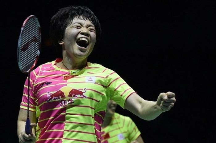 Pemain ganda putri China, Chen Qingchen/Tang Yuanting, melakukan selebrasi ketika berhasil memastikan kemenangan China atas Korea Selatan pada final Piala Uber yang berlangsung di Kunshan Sport Center, Sabtu (21/5/2016).