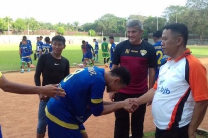   Ketua Umum Cilegon United, Iman Ariyadi  