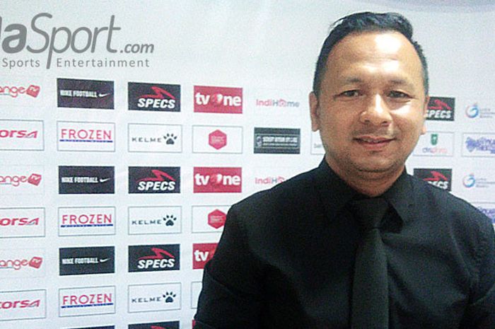 Pelatih Persika Karawang, Ricky Nelson, dalam acara jumpa pers menjelang laga Liga 2 melawan PSPS Riau.