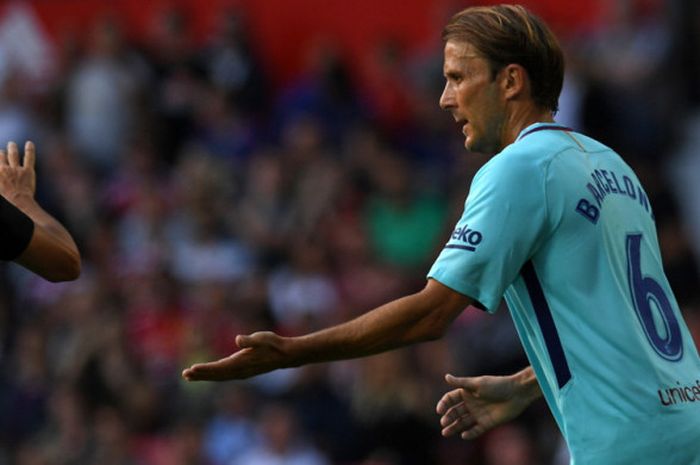 Selebrasi pemain Barcelona Legends, Gaizka Mendieta, seusai mencetak gol ke gawang Manchester United Legends di Stadion Old Trafford, Manchester, Inggris, pada 2 September 2017.