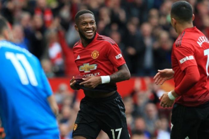 Fred (kiri) merayakan golnya untuk Manchester United ke gawang Wolverhampton Wanderers dalam partai Liga Inggris di Stadion Old Trafford, Manchester, 22 September 2018.