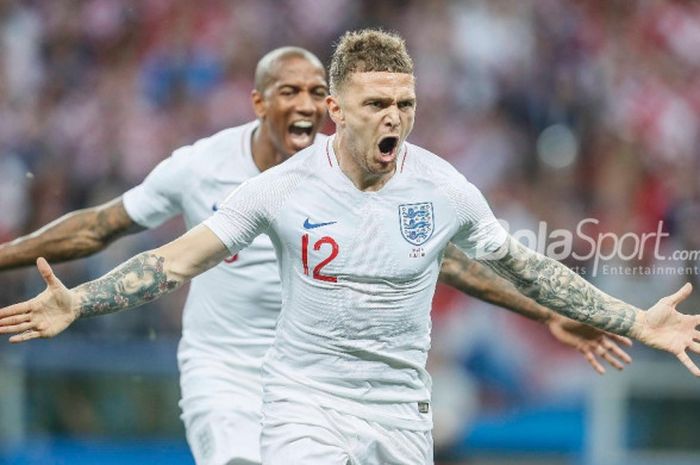 Bek sayap Inggris, Kieran Trippier, merayakan golnya ke gawang Kroasia dalam pertandingan semifinal Piala Dunia 2018, Rabu (11/7/2018)  di Luzhniki Stadium, Moskow. 