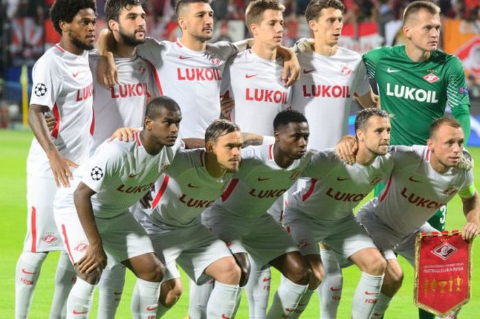 Para pemain Spartak Moskva berpose sebelum laga fase grup Liga Champions kontra NK Maribor di Stadium Ljudski vrt di Maribor, Slovenia, pada 13 September 2017.