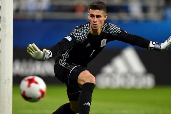 Reaksi kiper timnas Spanyol, Kepa Arrizabalaga, dalam partai Piala Eropa U-21 lawan Makedonia di Gdansk, Polandia, 17 Juni 2017.